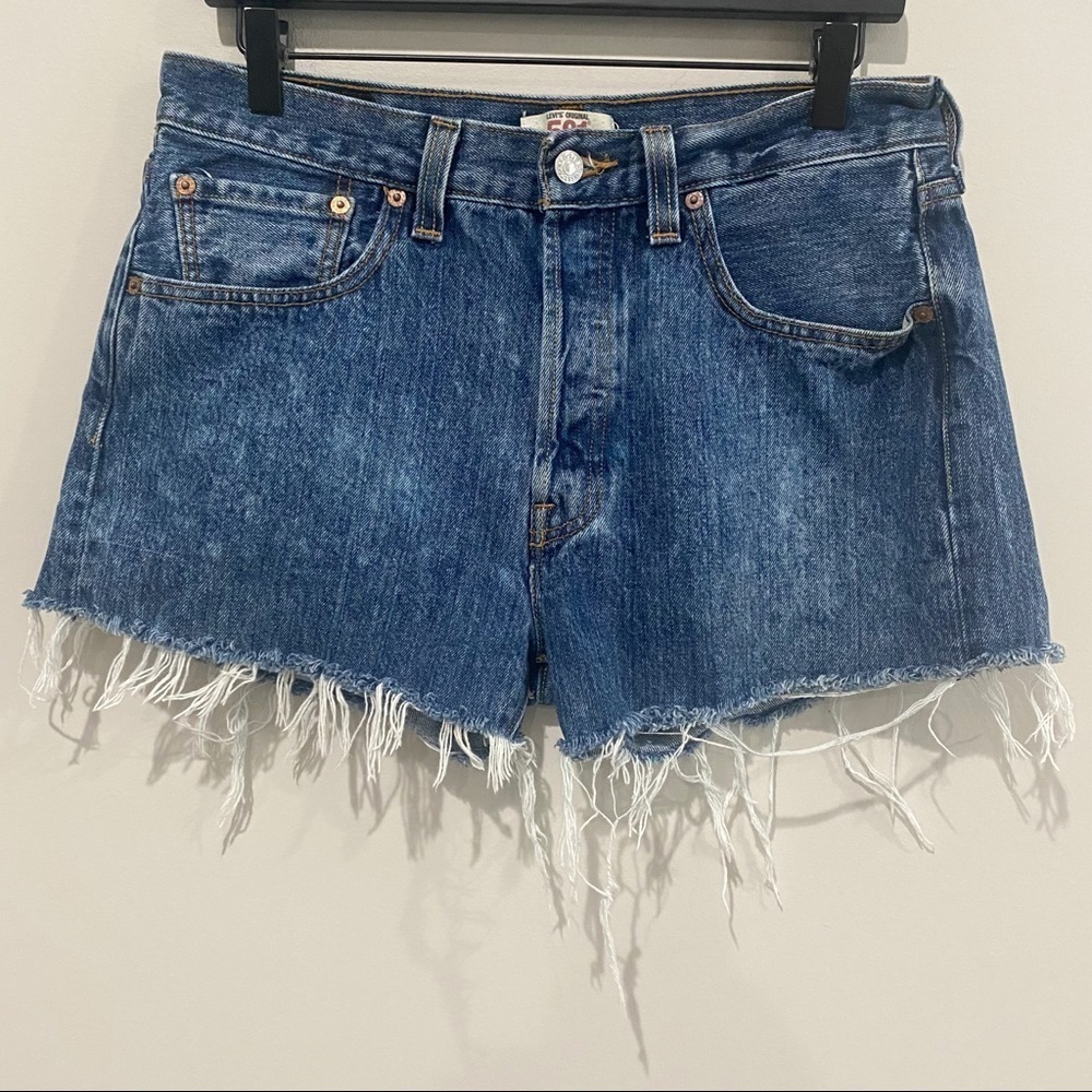 LEVI’S Men’s 501 Distressed Jean Shorts Button Fly, Size Waist 32